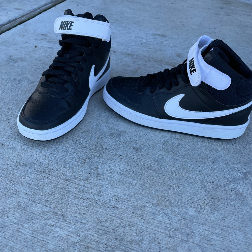 Nike Court Borough Mid 2
Big Kids' Shoes - Size 4.5Y